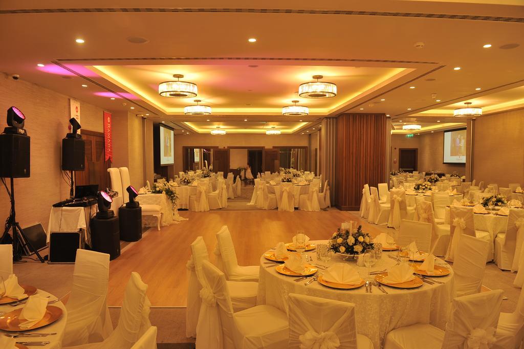 Ramada Hotel & Suites Adana Eksteriør billede